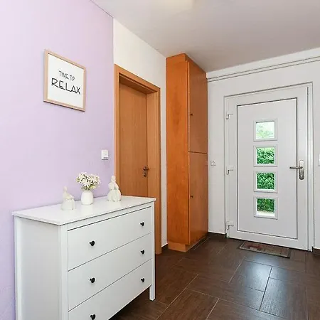 Huus Negen Holiday home